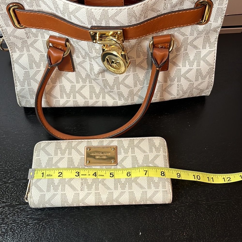 Michael Kors Hamilton Monogram With Matching Wallet - Picture 16 of 17